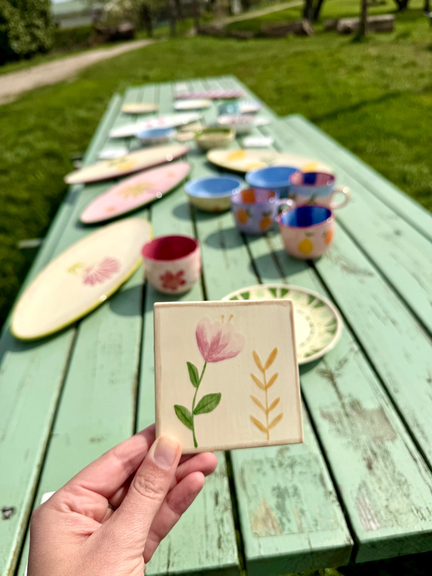Keramiek workshop - tegeltjes glazuren - bij Op ‘t Eiland - Zondag 7 juni