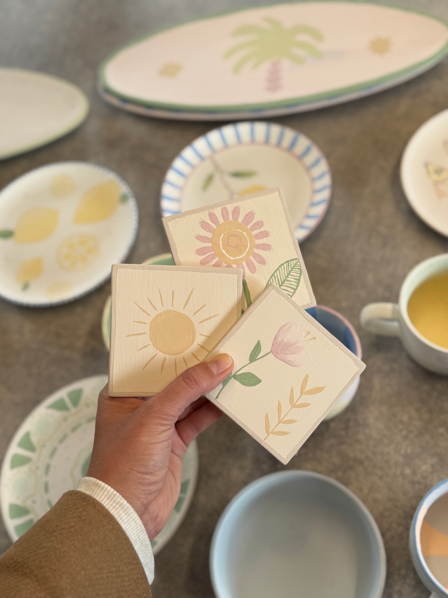Keramiek workshop - tegeltjes glazuren - bij Op ‘t Eiland - Zondag 7 juni