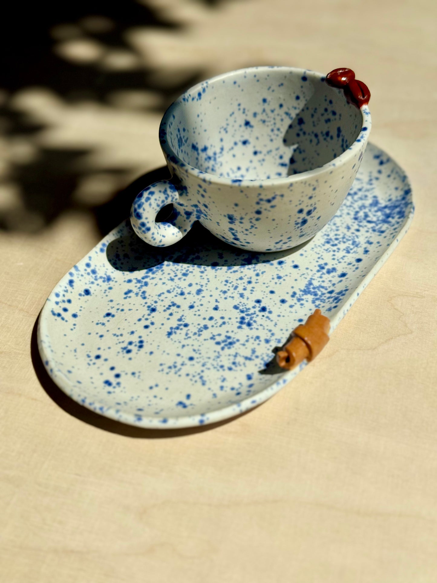Blue speckled coffee bean mok met oor